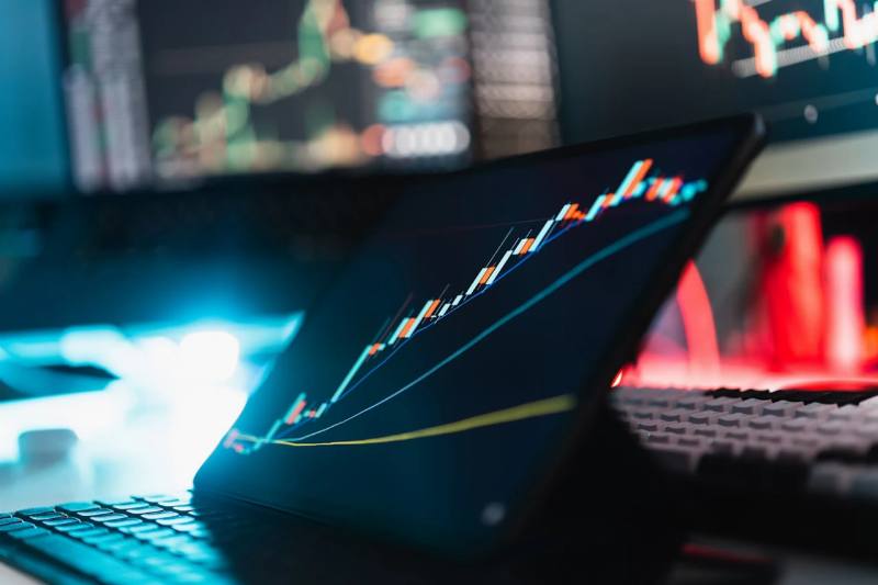 RAY Price Slides 23% While Raydium Pockets Its Best Fees in a Year