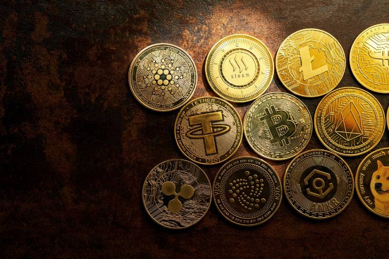 Germany’s Biggest Bank Group Drops Its Crypto Ban, 230 Banks Queue Up